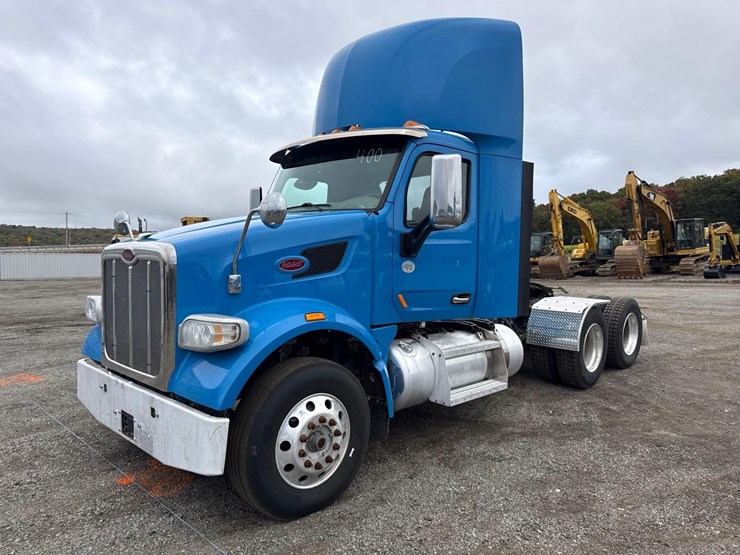 2018-peterbilt-567-image-1