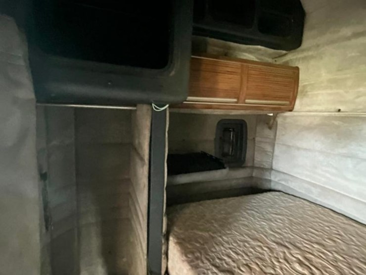 1998-peterbilt-379-image-37