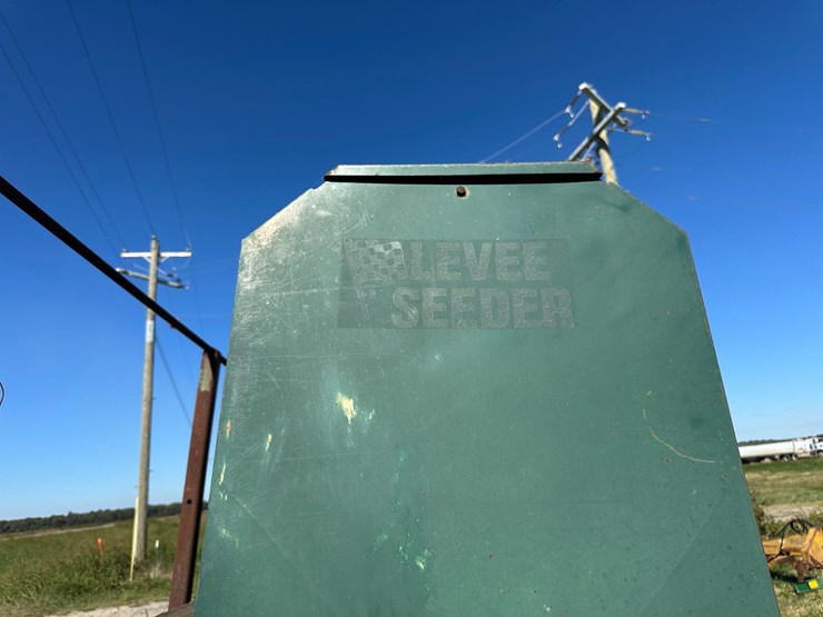 #32236-•-nammoc-levee-squeeze-w/marliss-levee-seeder-image-18