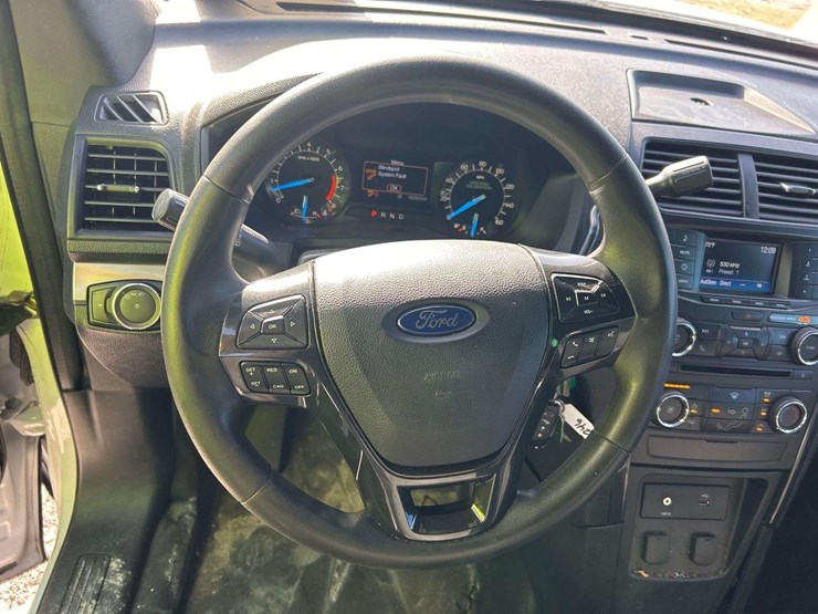 2016-ford-explorer-image-11