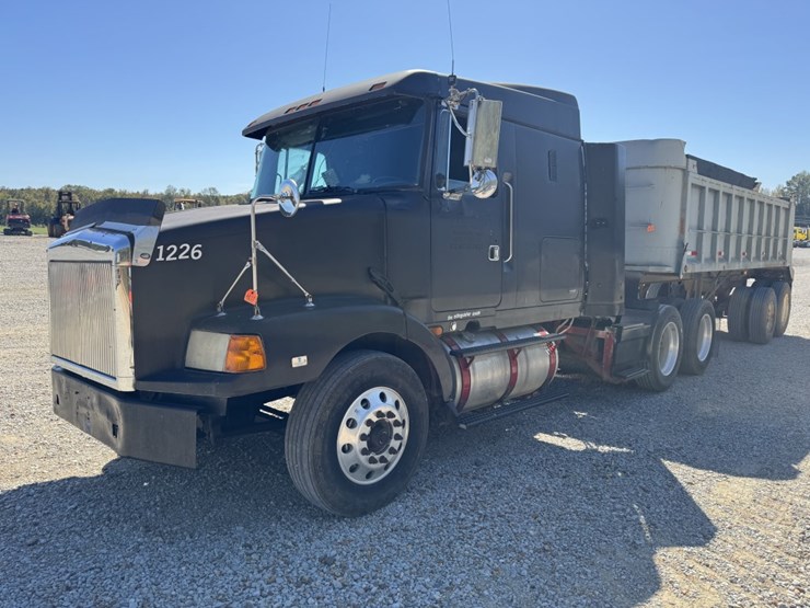 #4617-•-1995-volvo-sleeper-truck-image-1