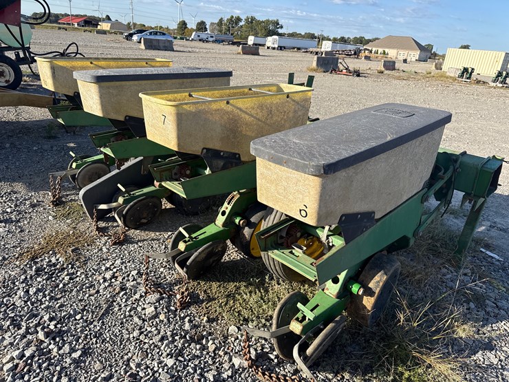 john-deere-7300-image-3