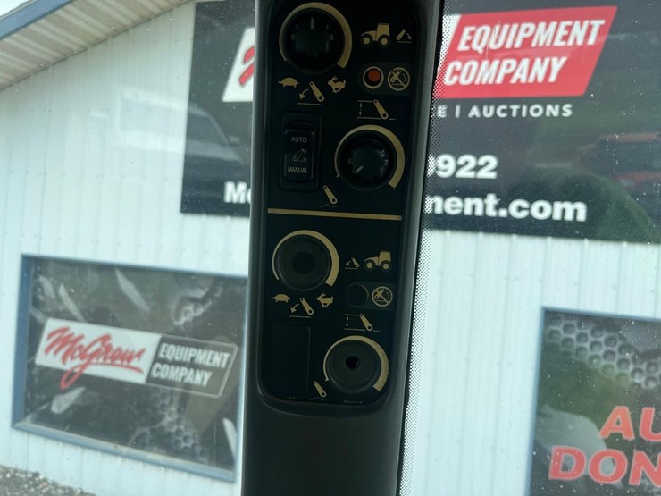 new-holland-tv140-image-38