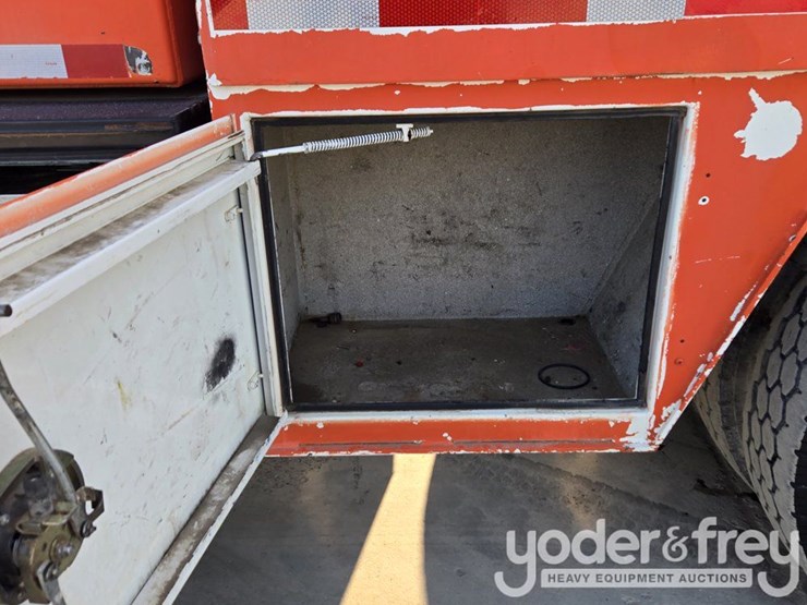 2009-international-7300-image-18