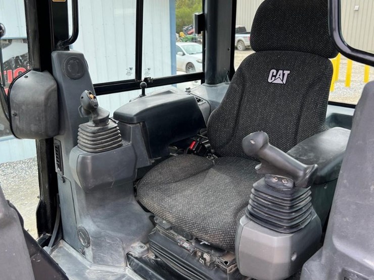 2021-caterpillar-d4-image-30