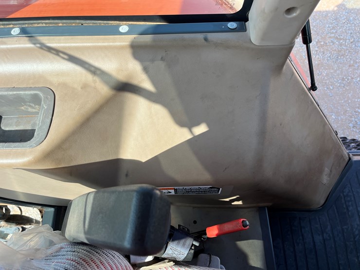 2012-kubota-m135x-image-17