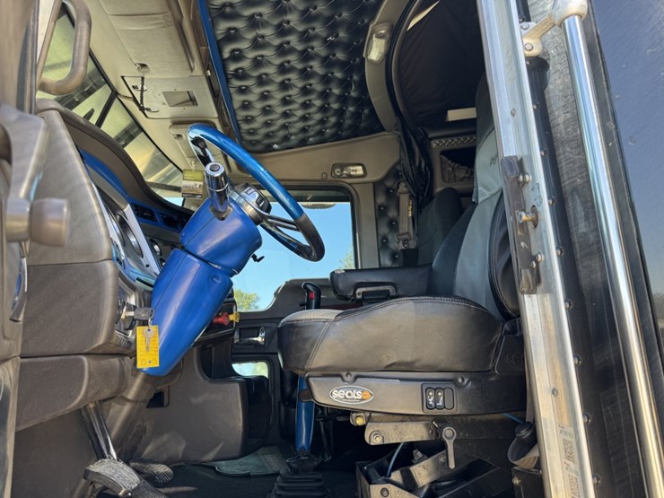 2007-kenworth-w900-image-9