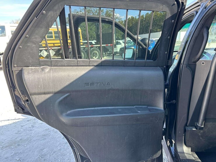 2015-ford-explorer-image-21