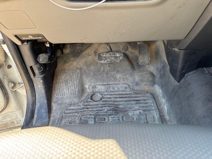 2017-ford-f550-xl-image-39