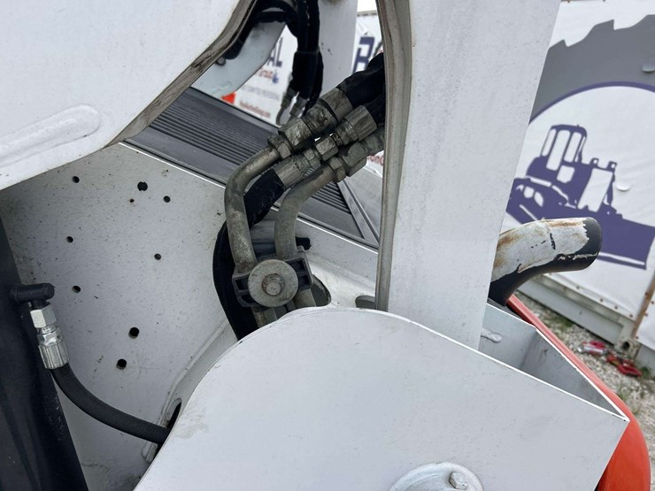 2020-bobcat-t595-image-11