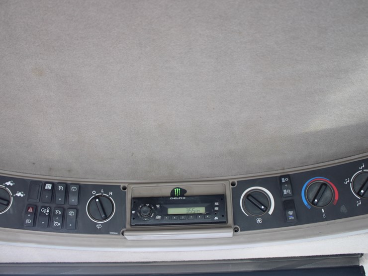 international-4100-image-76