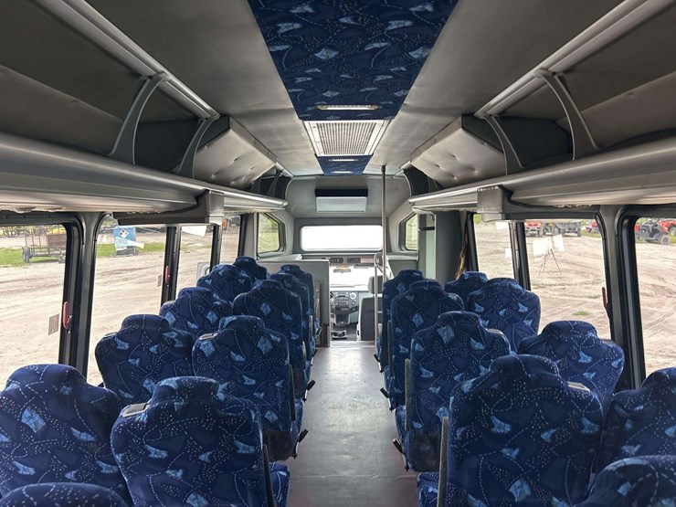 2013-ford-f550-image-24