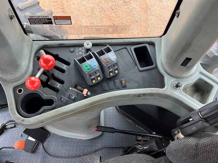 2008-versatile-535-image-26