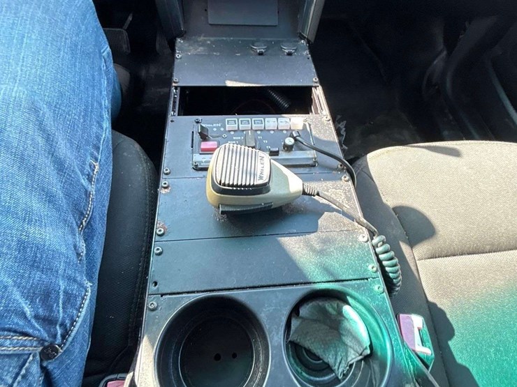 2016-ford-explorer-image-17