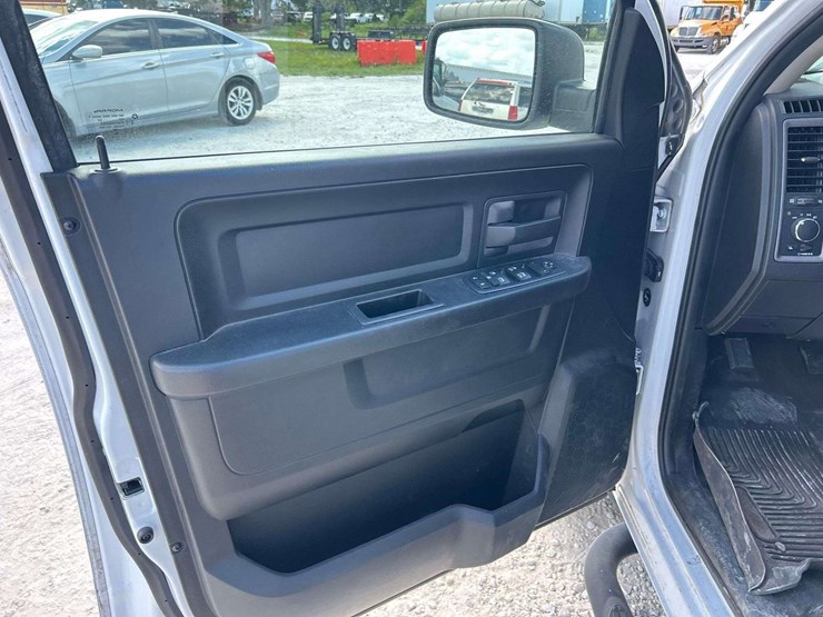 2019-ram-1500-classic-image-10