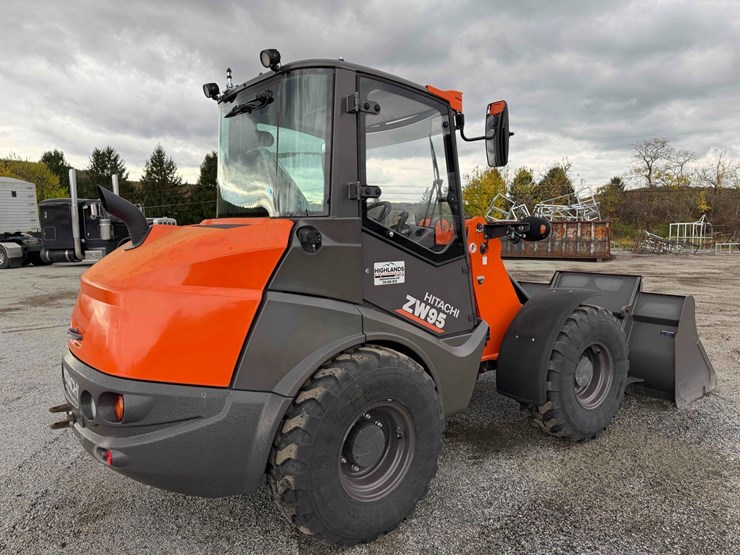 2023-hitachi-zw95-image-4