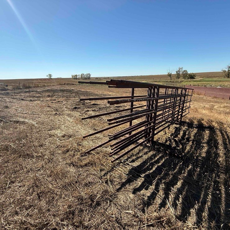 Freestanding Continuous Panels