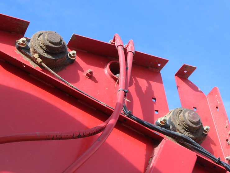 2015-new-holland-roll-belt-560-image-38