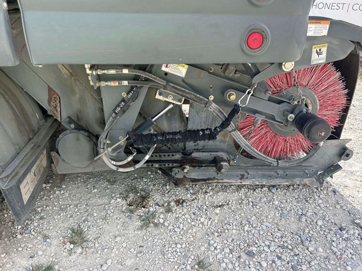 2020-freightliner-m2-106-elgin-eagle-series-4mf-street-sweeper-truck-image-26