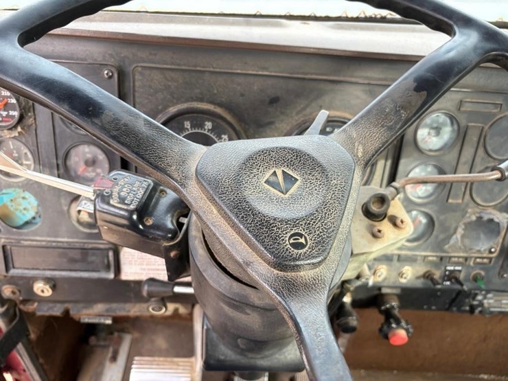 1989-international-9300-image-18