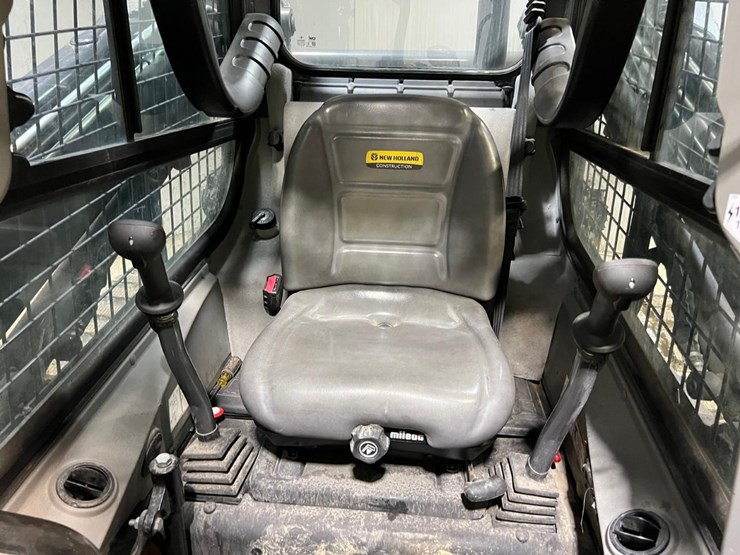 2023-new-holland-c332-image-21
