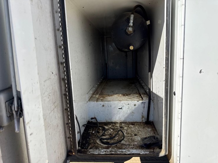 2017-ford-f550-xl-image-21