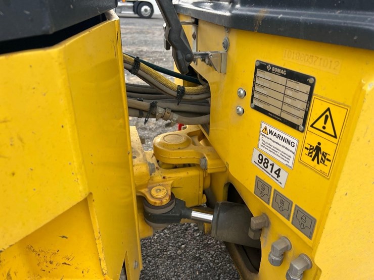 2019-bomag-bw120ad-5-image-17