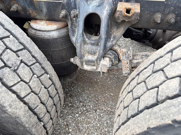 2018-peterbilt-579-image-6