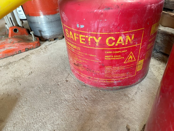 #1072-•-(2)-eagle-steel-gas-cans-image-6