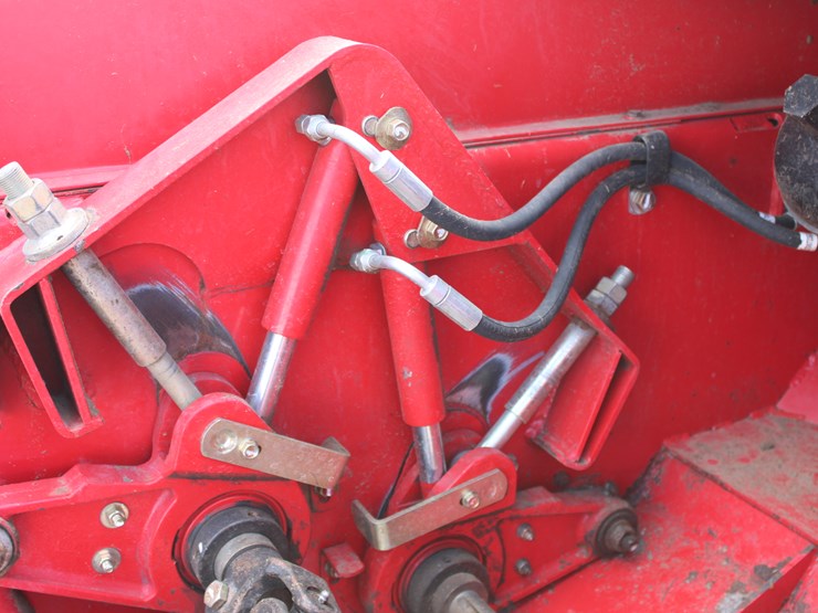 #2065-•-#2065---mf-hesston-wr-9770-swather-image-41