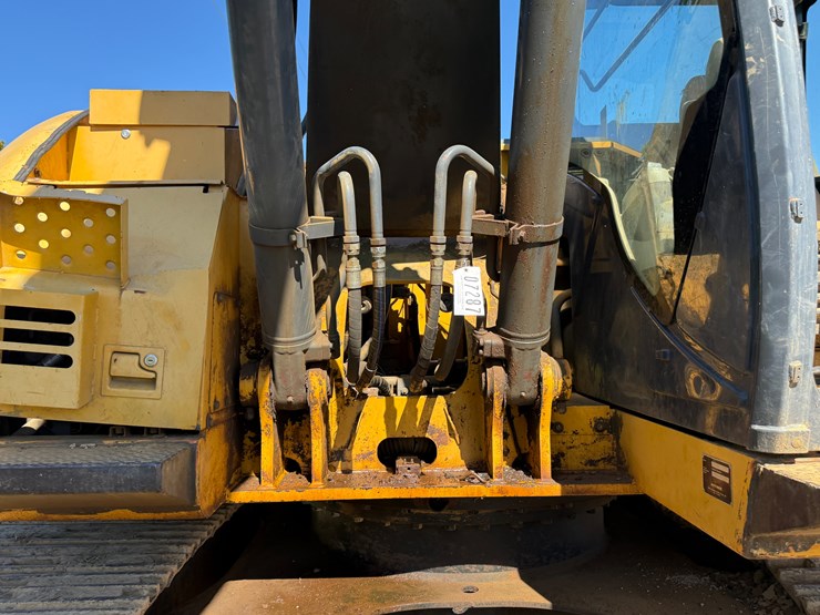 deere-225d-lc-image-10