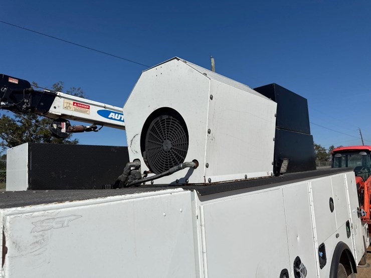 2017-ford-f550-xl-image-25