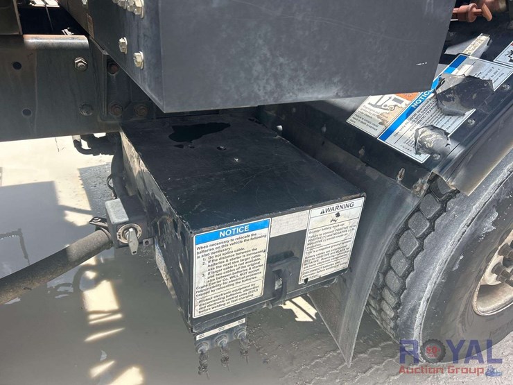 2012-crane-carrier-low-entry-t/a-rear-loader-garbage-truck-image-17