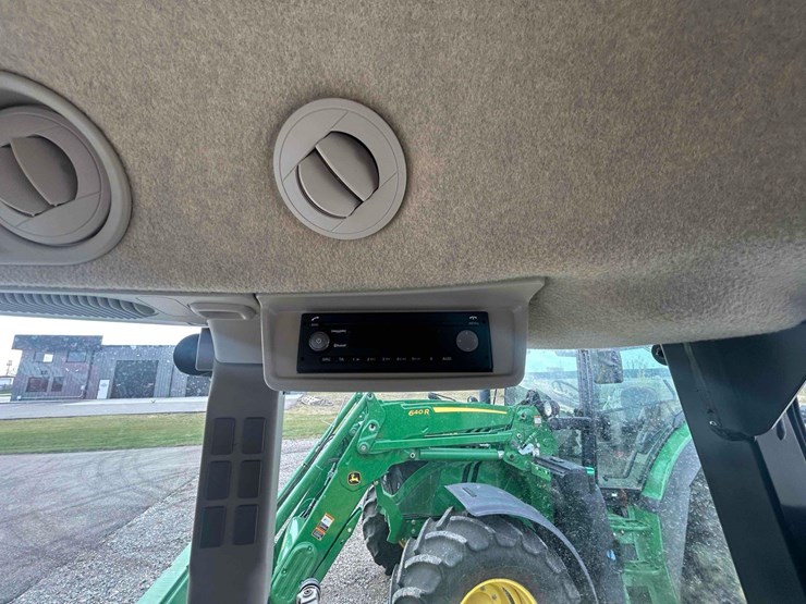 2021-john-deere-5075e-image-30