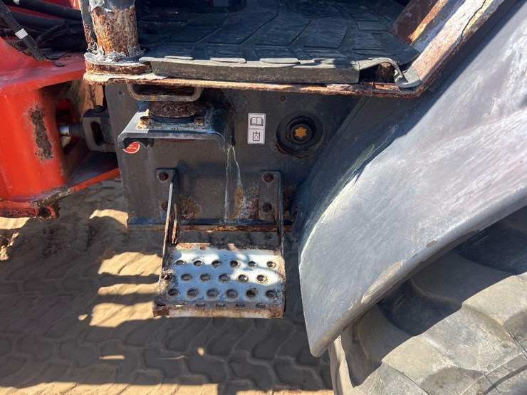 2019-kubota-r630-image-18