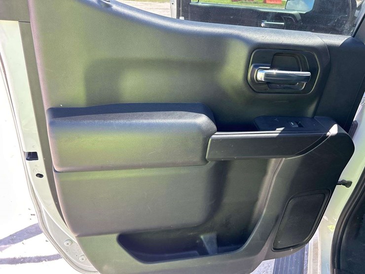 2022-chevrolet-silverado-image-17