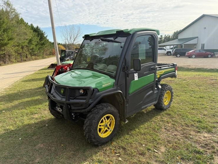 2021-john-deere-gator-image-2