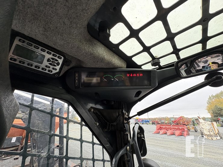 2015-deere-326e-image-15