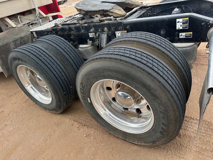 2014-peterbilt-579-image-5