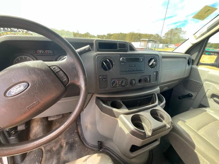 2014-ford-e350-image-36