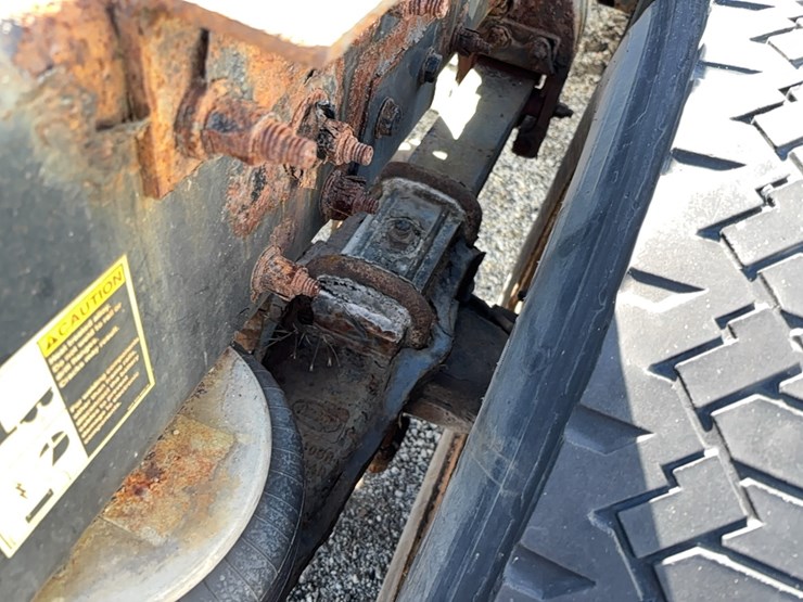 2014-peterbilt-330-image-8