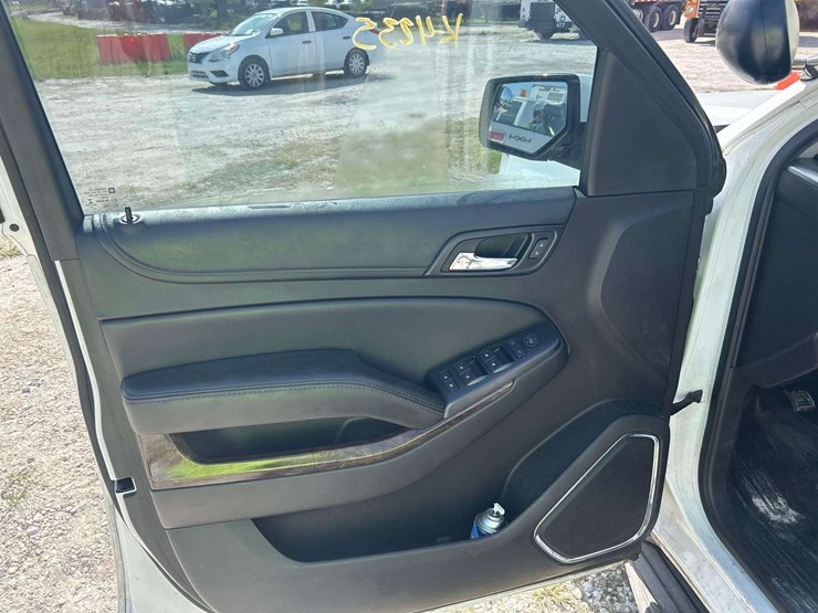 2016-chevrolet-tahoe-image-13