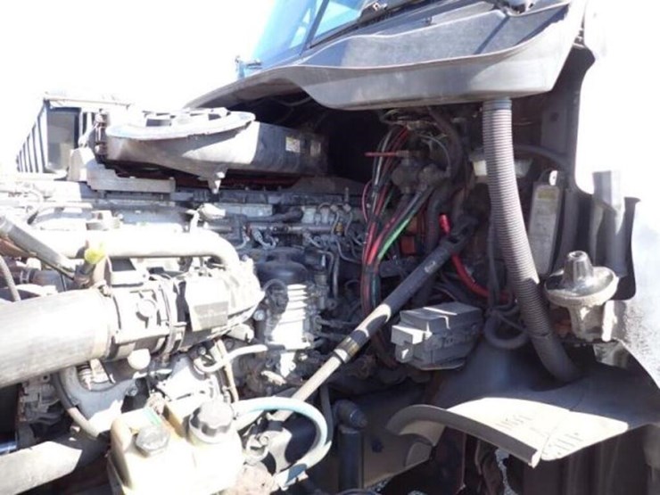 2016-freightliner-cascadia-t/a-hiway-tractor---day-image-24