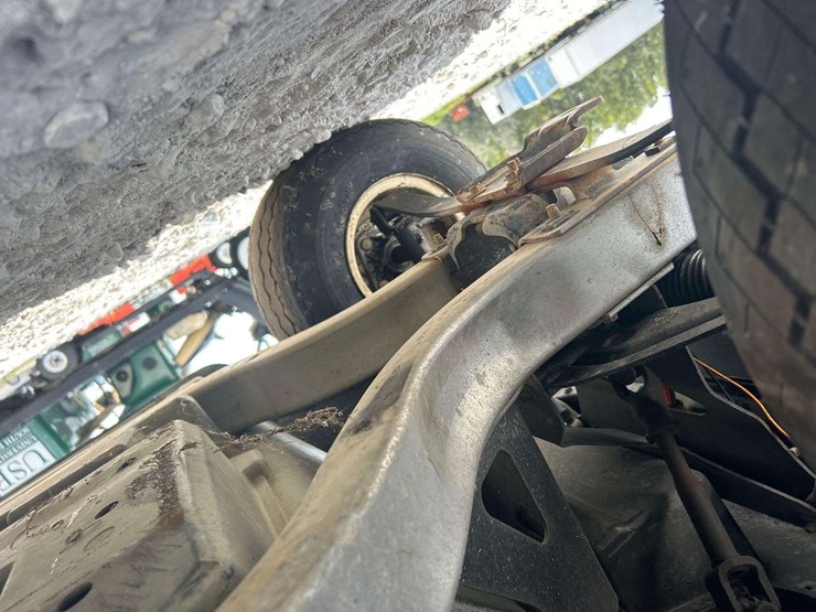 2001-club-car-electric-cart-image-11