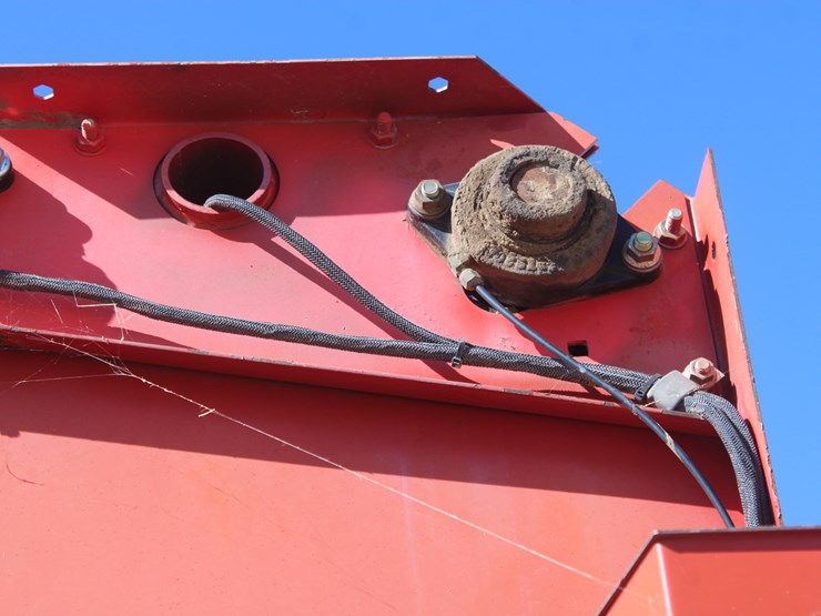 new-holland-br780-image-12