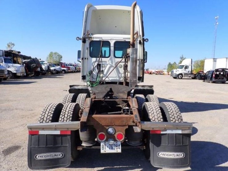 2010-freightliner-cascadia-t/a-hiway-tractor---day-image-6