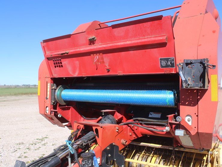 new-holland-br780-image-4