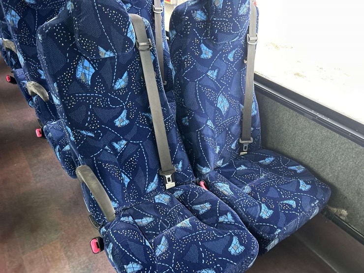 2013-ford-f550-image-21