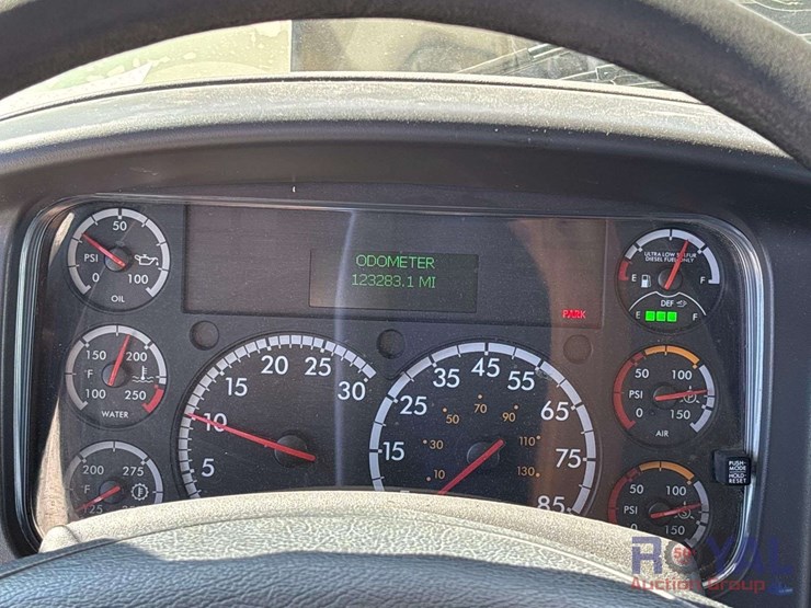 2016-freightliner-m2-106-4x4-altec-bucket-truck-image-60