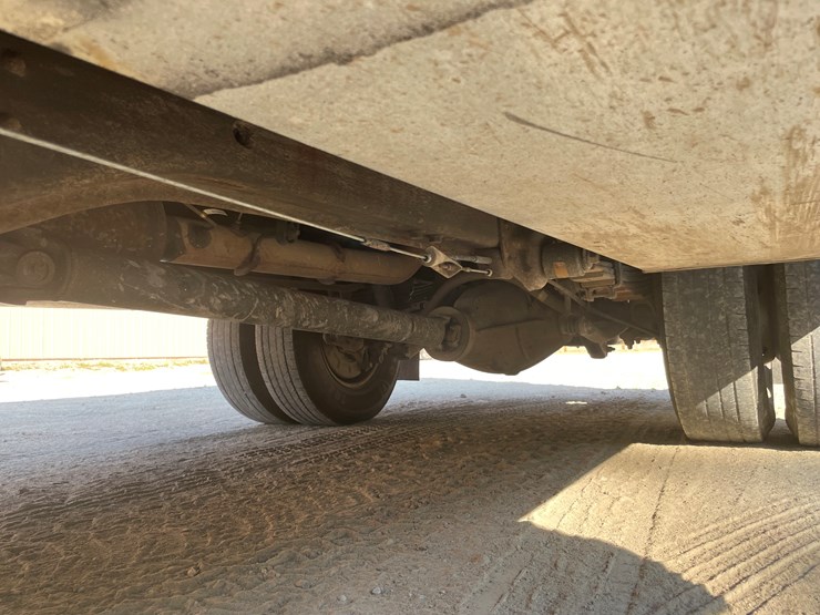 #1007-•-2017-chevy-3500-diesel-utility-truck,-(has-title)-image-26